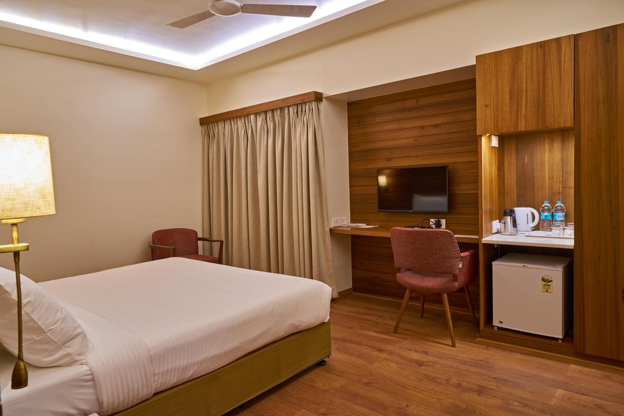 Hotel Atharv Top Rated Business Hotel In Kolhapur Zewnętrze zdjęcie