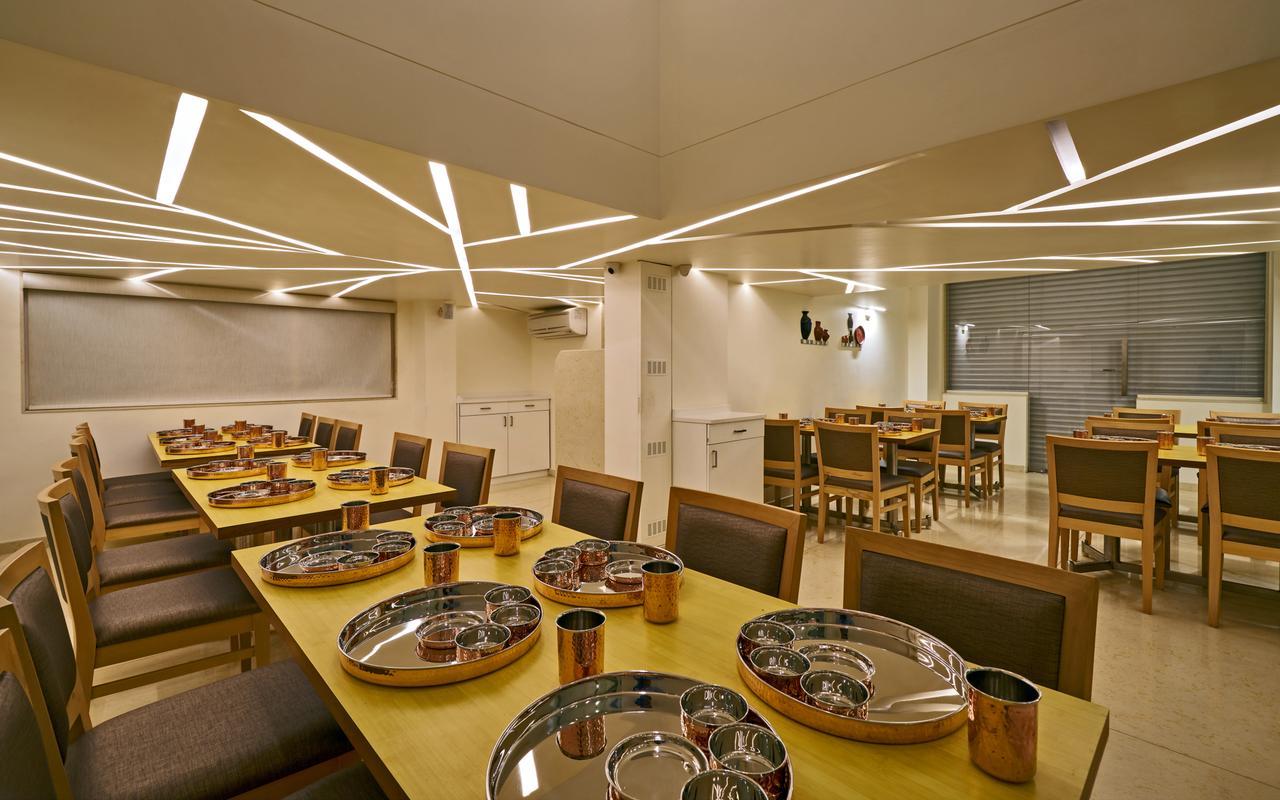 Hotel Atharv Top Rated Business Hotel In Kolhapur Zewnętrze zdjęcie