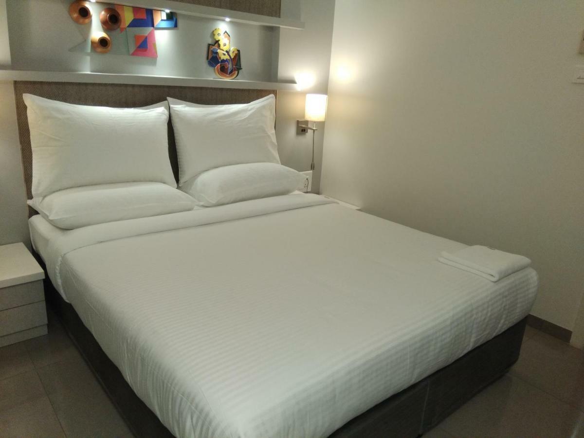 Hotel Atharv Top Rated Business Hotel In Kolhapur Zewnętrze zdjęcie